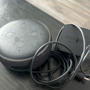 Amazon Echo Dot in Black with Charger